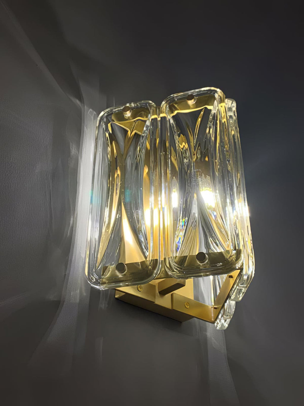 THISTLEDALE TRIANGULAR GLASS APPLIQUE