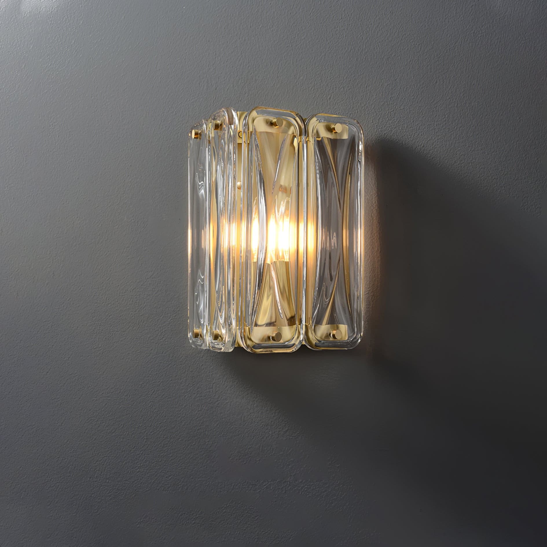 THISTLEDALE TRIANGULAR GLASS APPLIQUE
