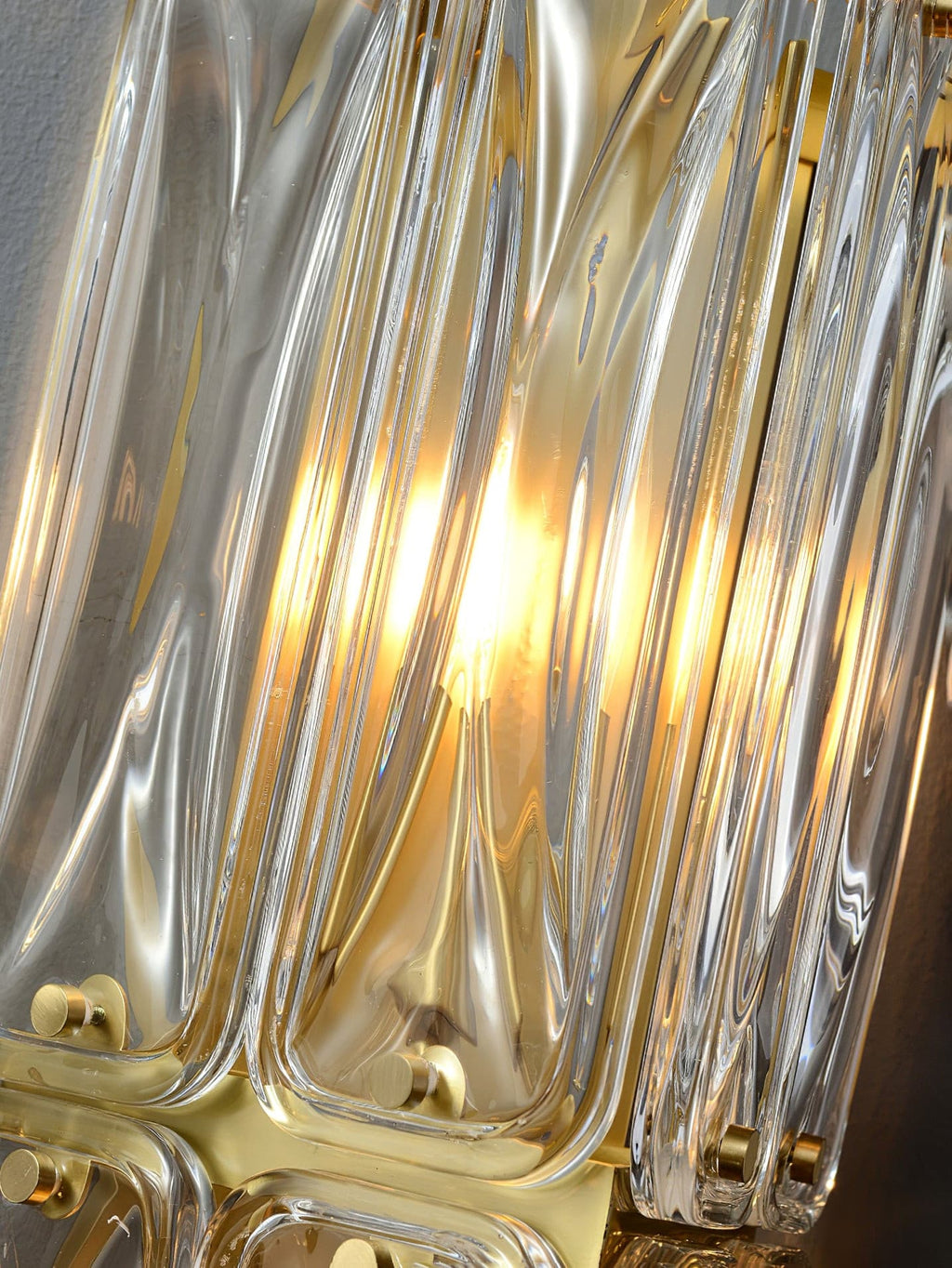 THISTLEDALE TRIANGULAR GLASS APPLIQUE