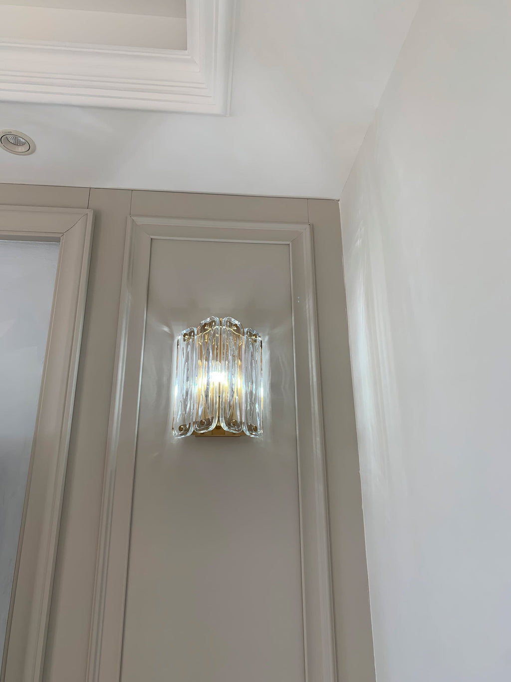 THISTLEDALE TRIANGULAR GLASS APPLIQUE