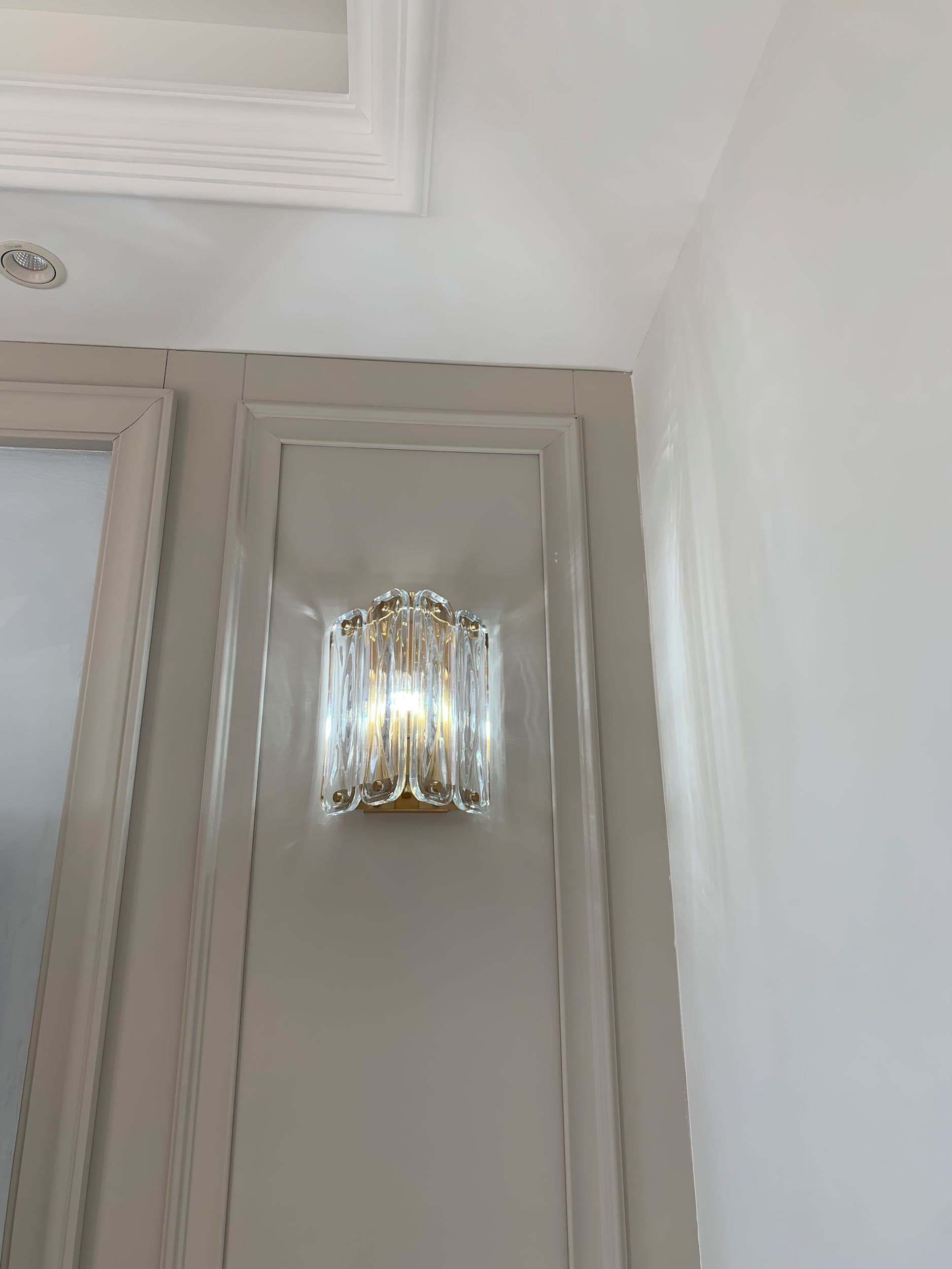 THISTLEDALE TRIANGULAR GLASS APPLIQUE