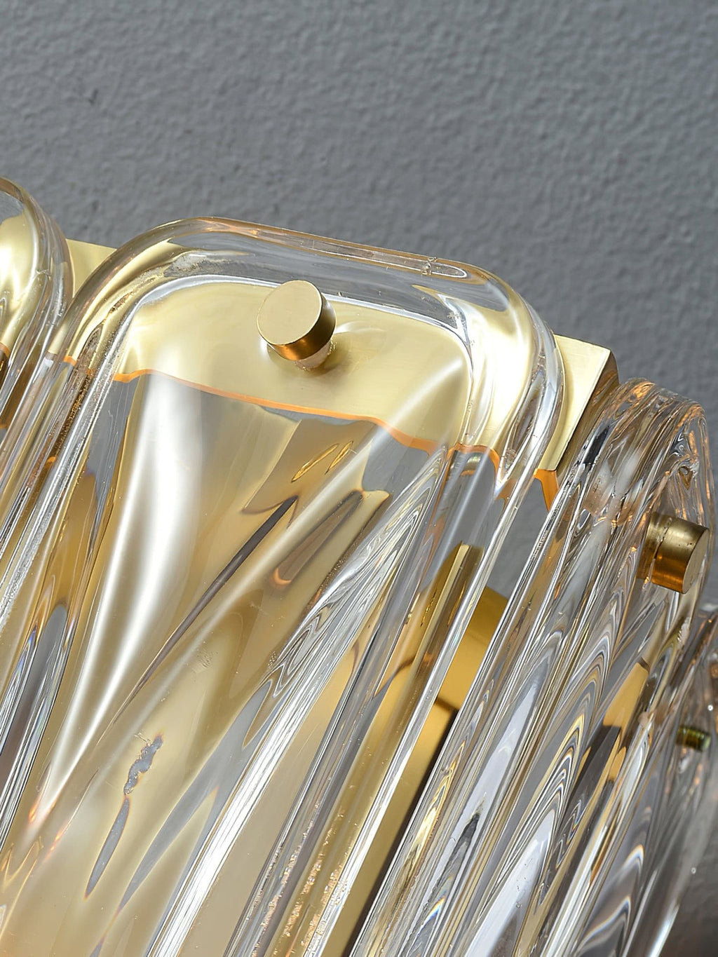 THISTLEDALE TRIANGULAR GLASS APPLIQUE