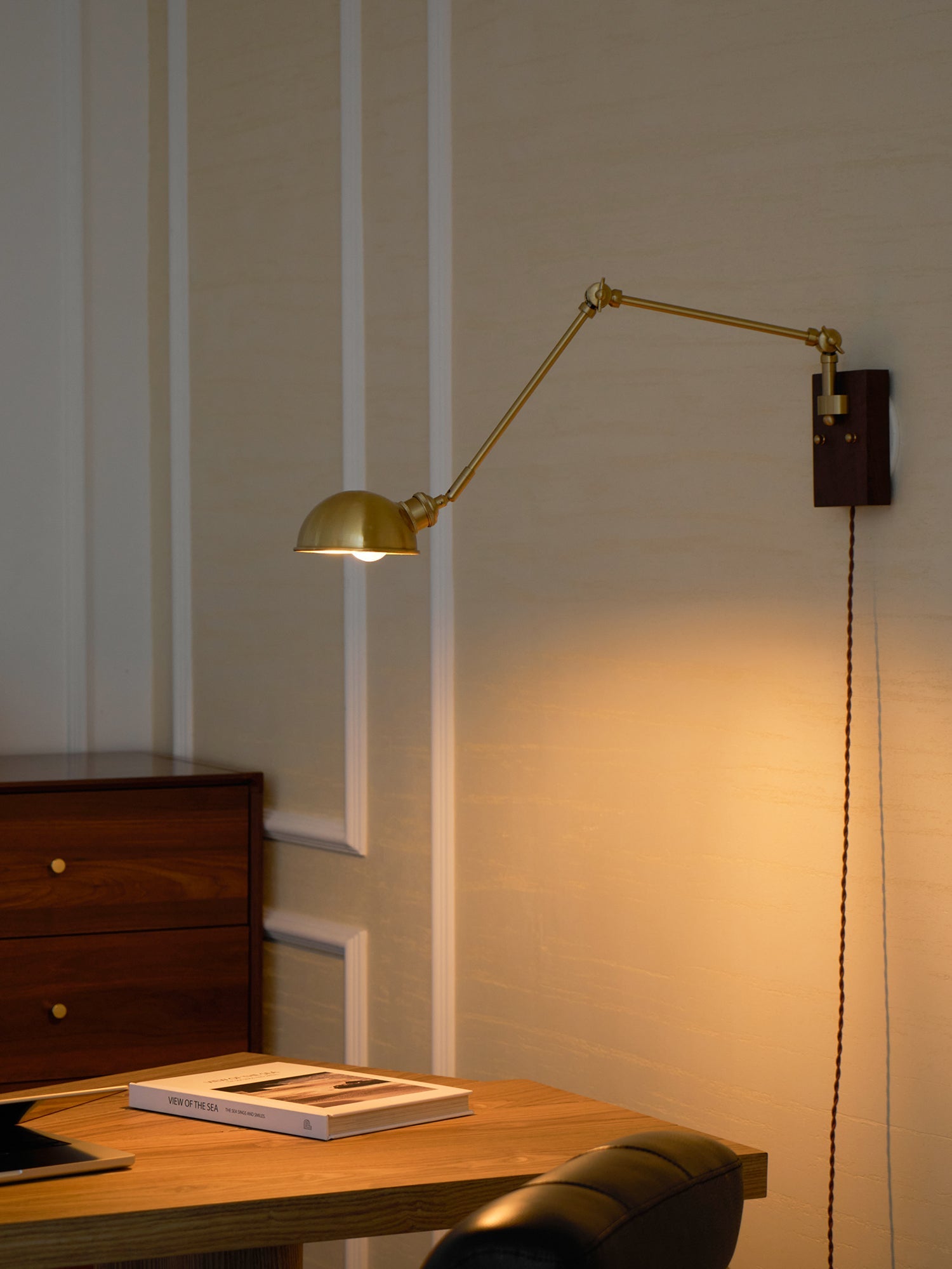 RAVENHURST SWINGING ARM ILLUMINATOR