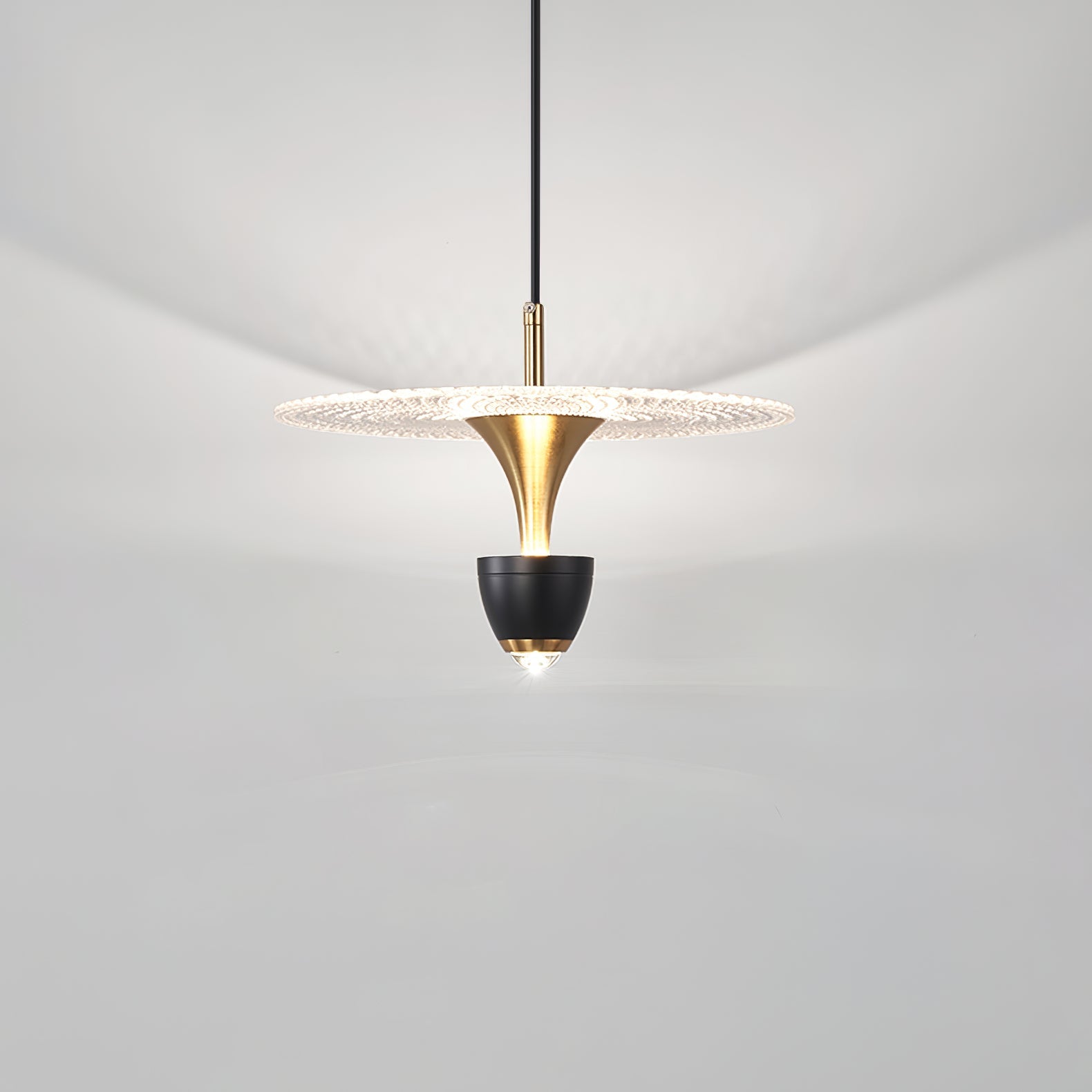 ASTONIA AERODYNAMIC GLASS HANGING LAMP