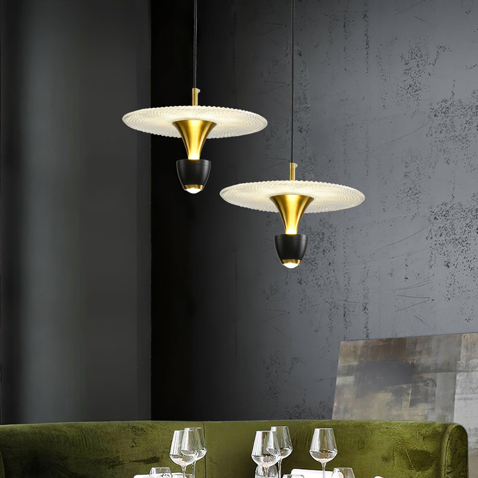ASTONIA AERODYNAMIC GLASS HANGING LAMP