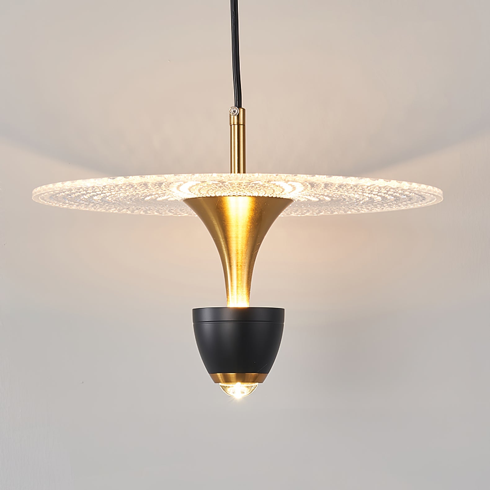 ASTONIA AERODYNAMIC GLASS HANGING LAMP