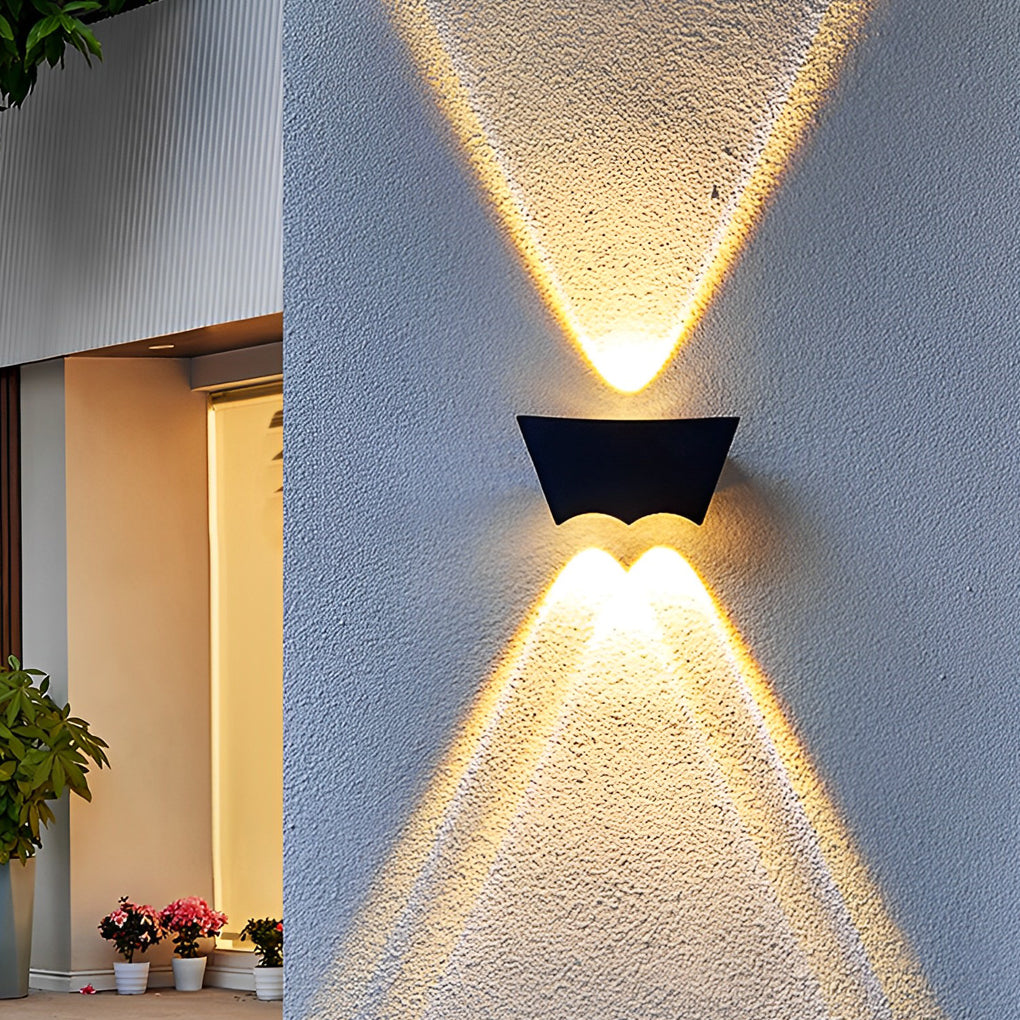 WINDSOR LUMINAIRE BLACK WALL WASHER WITH DUAL LIGHTING