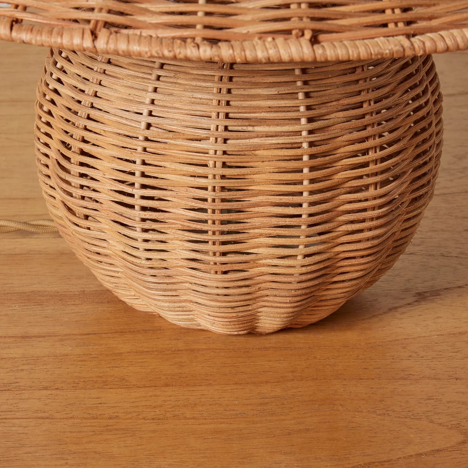 FENWICK WHIRL TABLE LANTERN