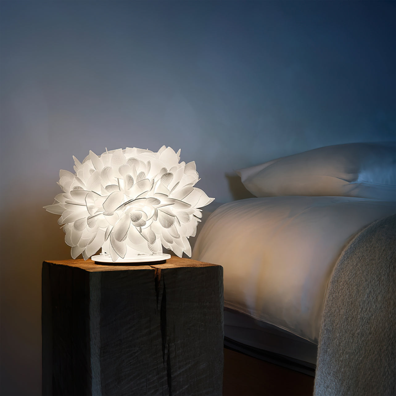 BRAMBLEWOOD LEAF-INSPIRED TABLE LANTERN