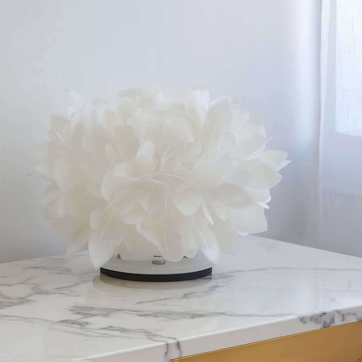 BRAMBLEWOOD LEAF-INSPIRED TABLE LANTERN