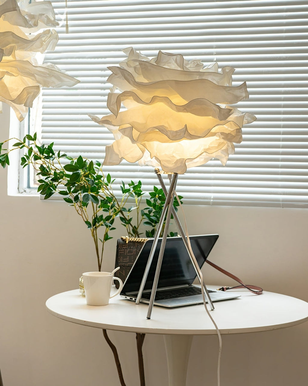 RAVENSHIRE HEMLOCK TABLE ILLUMINATOR