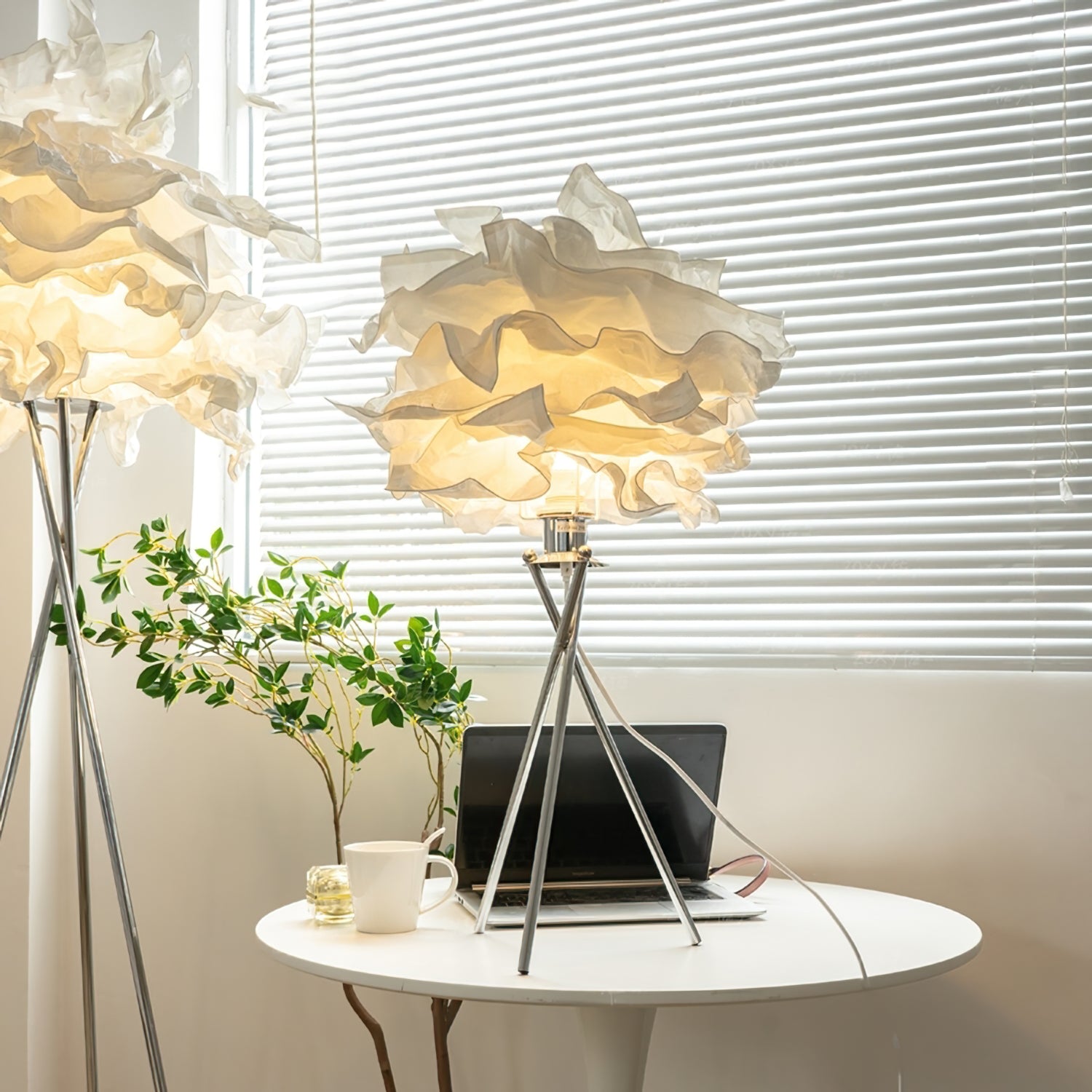 RAVENSHIRE HEMLOCK TABLE ILLUMINATOR