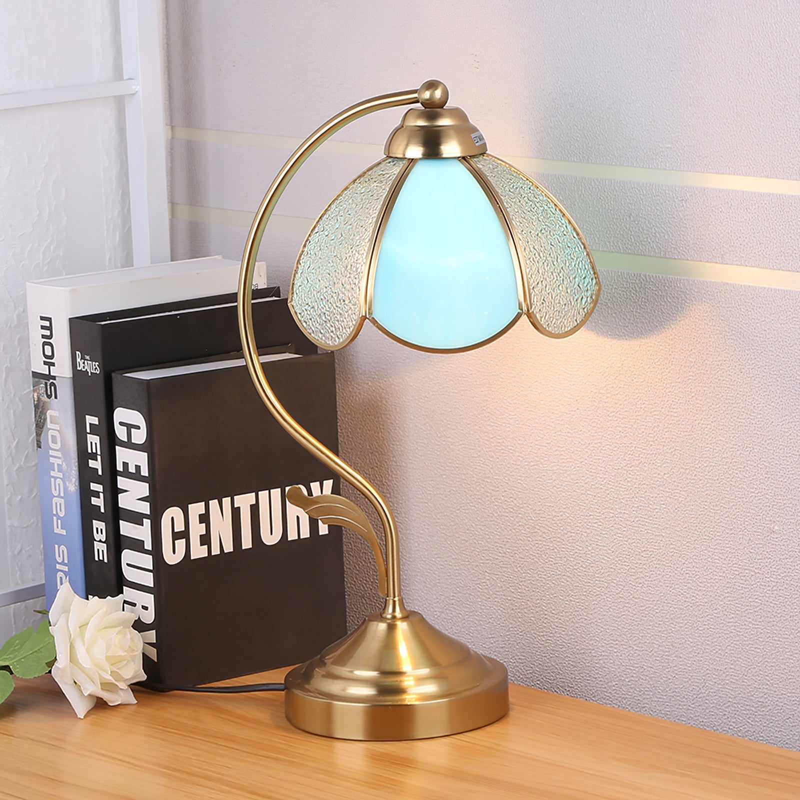 WINTHROP STAINED GLASS ILLUMINATION LAMP