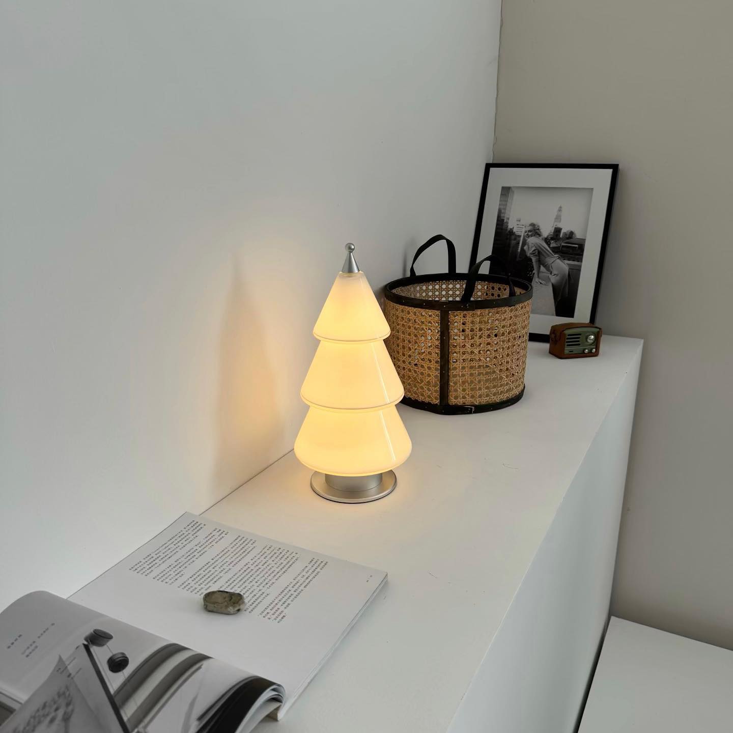 WINTHROP LUMINOUS ORB TABLE LIGHT