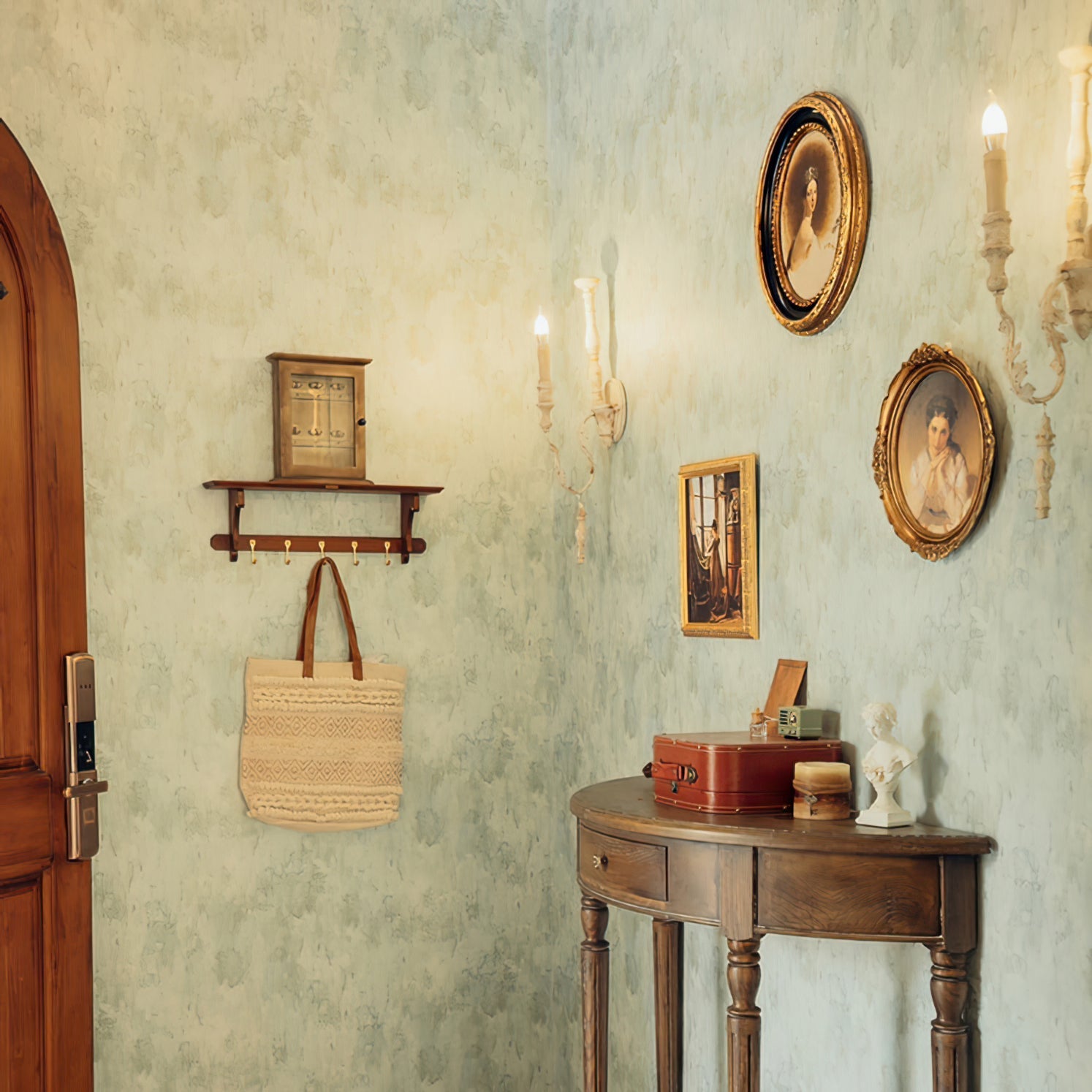 WINDSOR IVORY GLOW WALL SCONCE