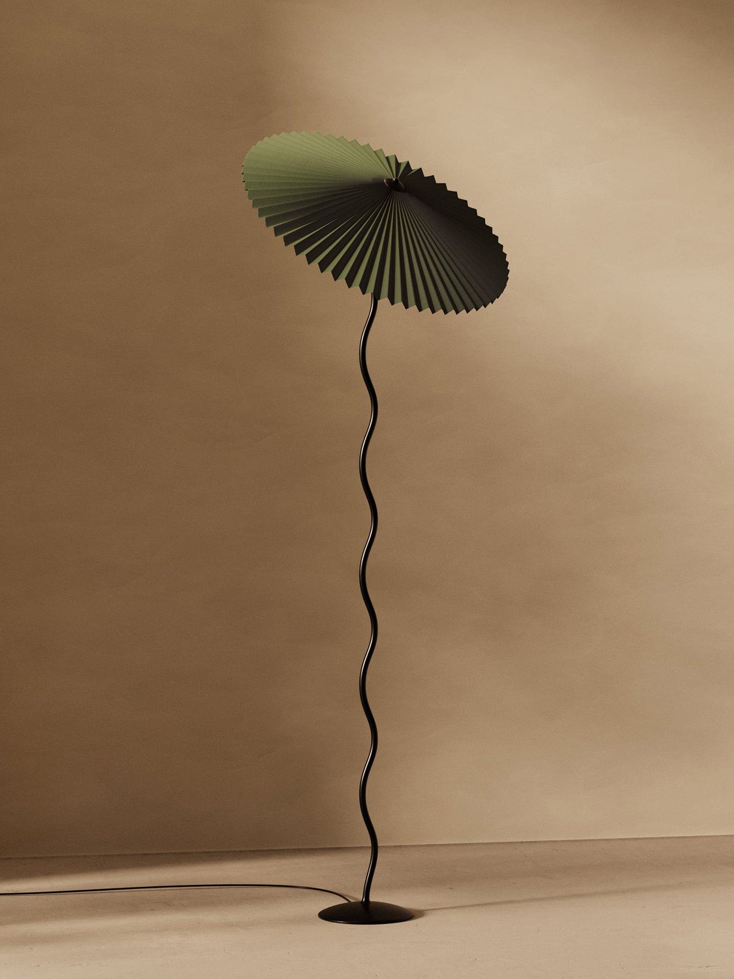 FENWICK CURVILINEAR PLEATED LAMP