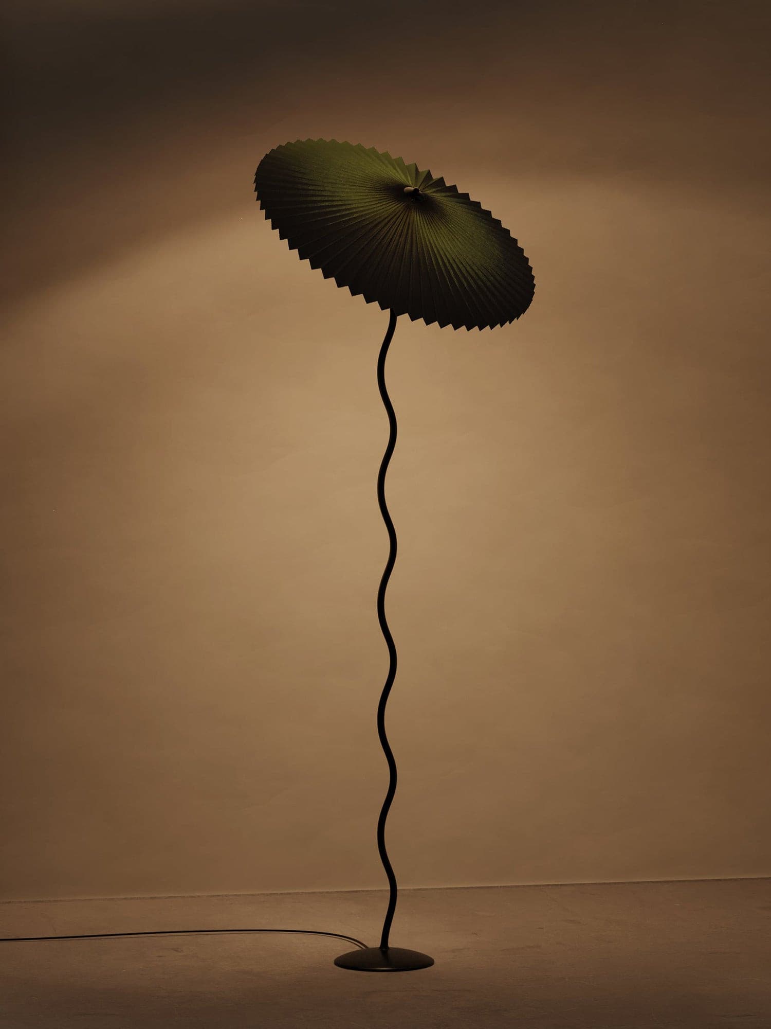 FENWICK CURVILINEAR PLEATED LAMP