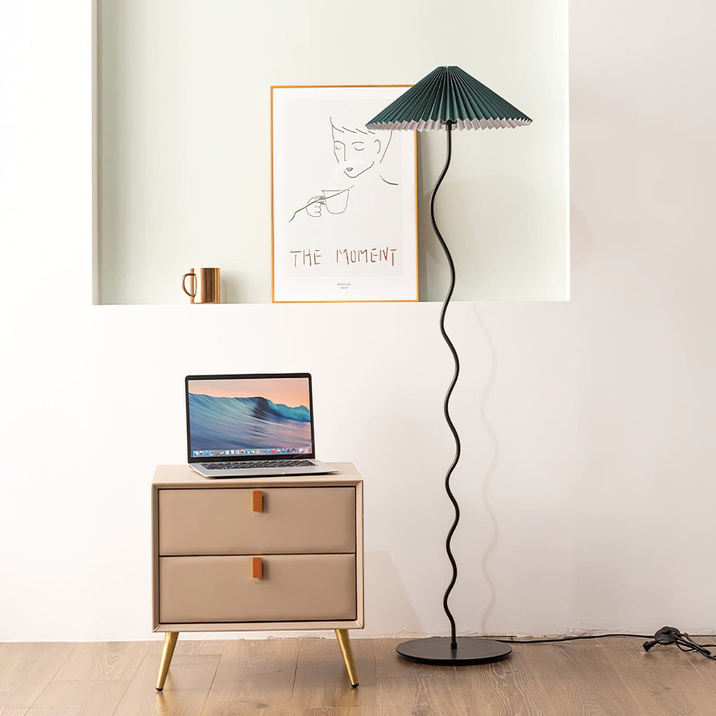 FENWICK CURVILINEAR PLEATED LAMP
