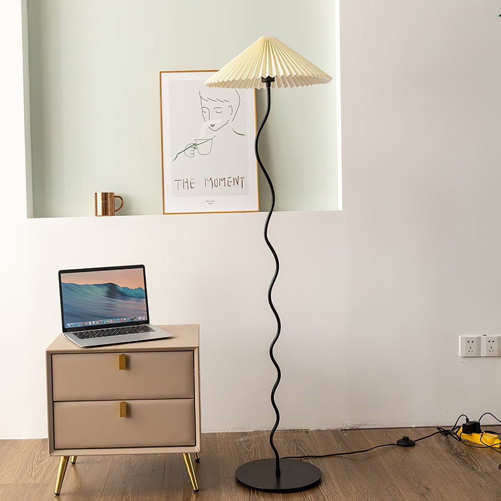 FENWICK CURVILINEAR PLEATED LAMP