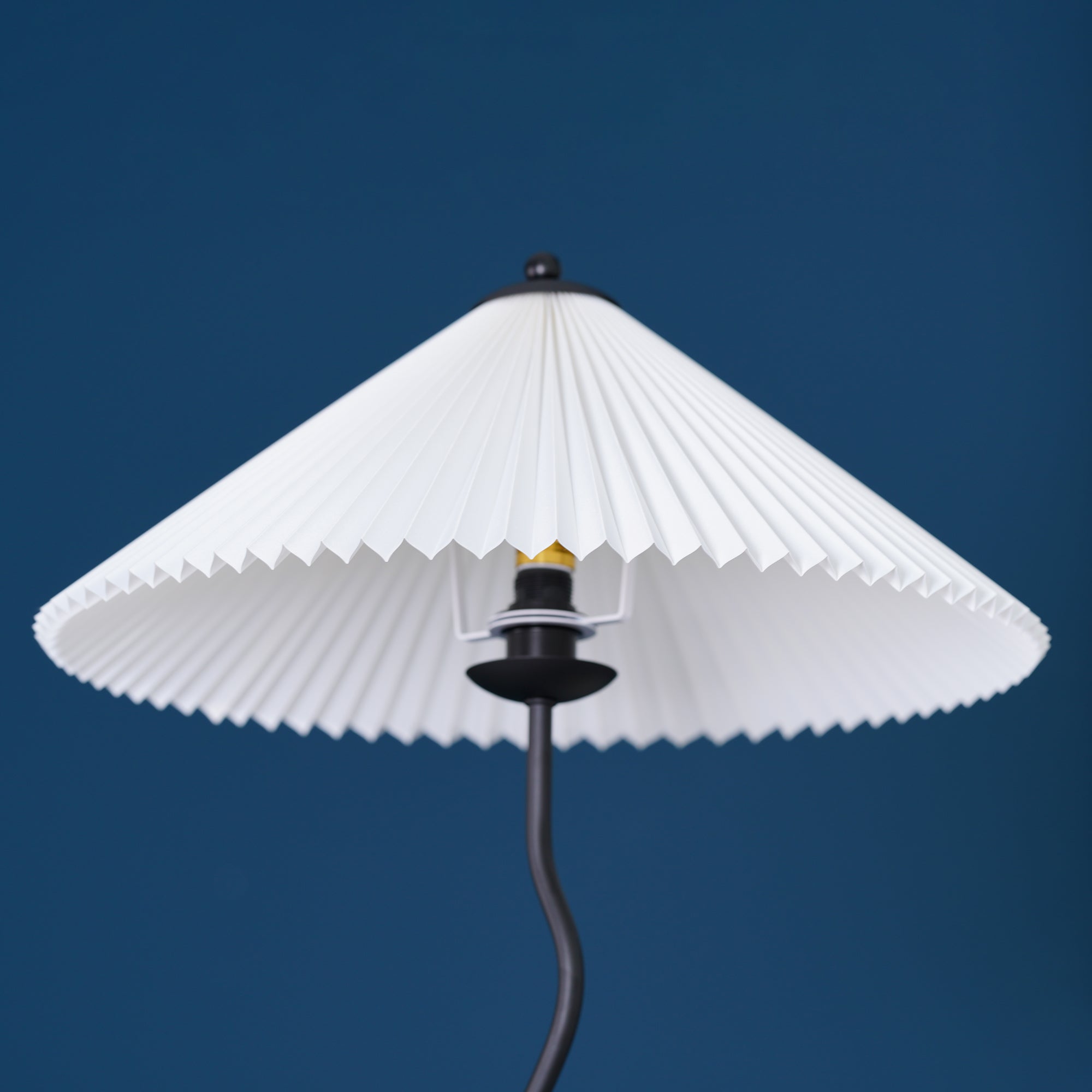 FENWICK CURVILINEAR PLEATED LAMP