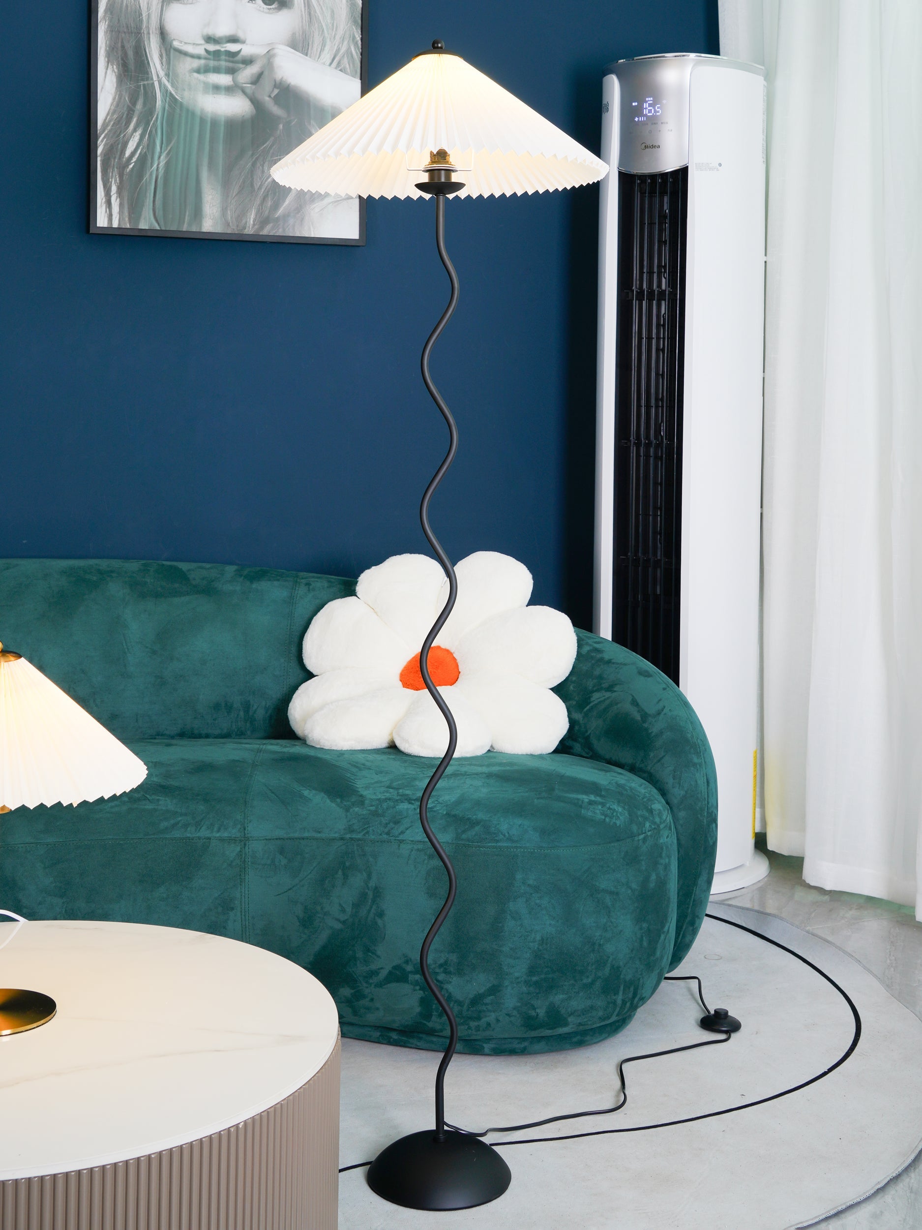 FENWICK CURVILINEAR PLEATED LAMP