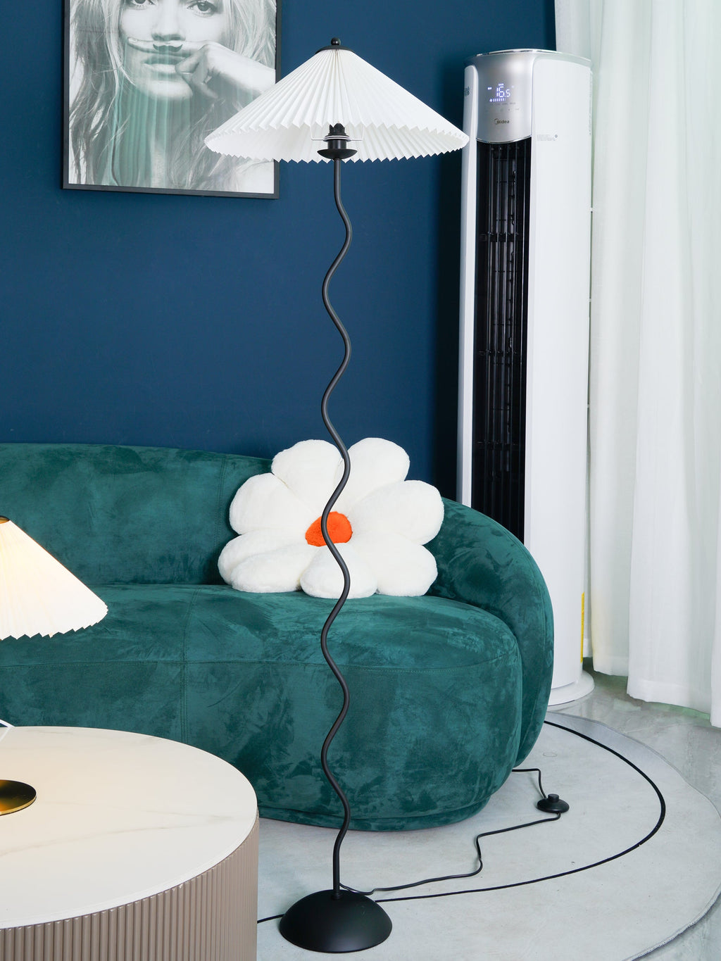 FENWICK CURVILINEAR PLEATED LAMP