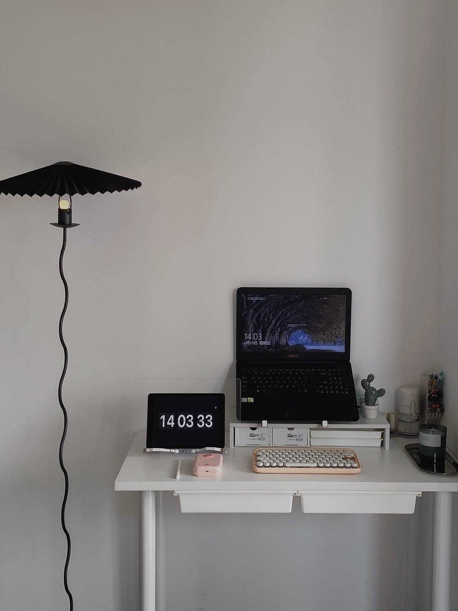 FENWICK CURVILINEAR PLEATED LAMP