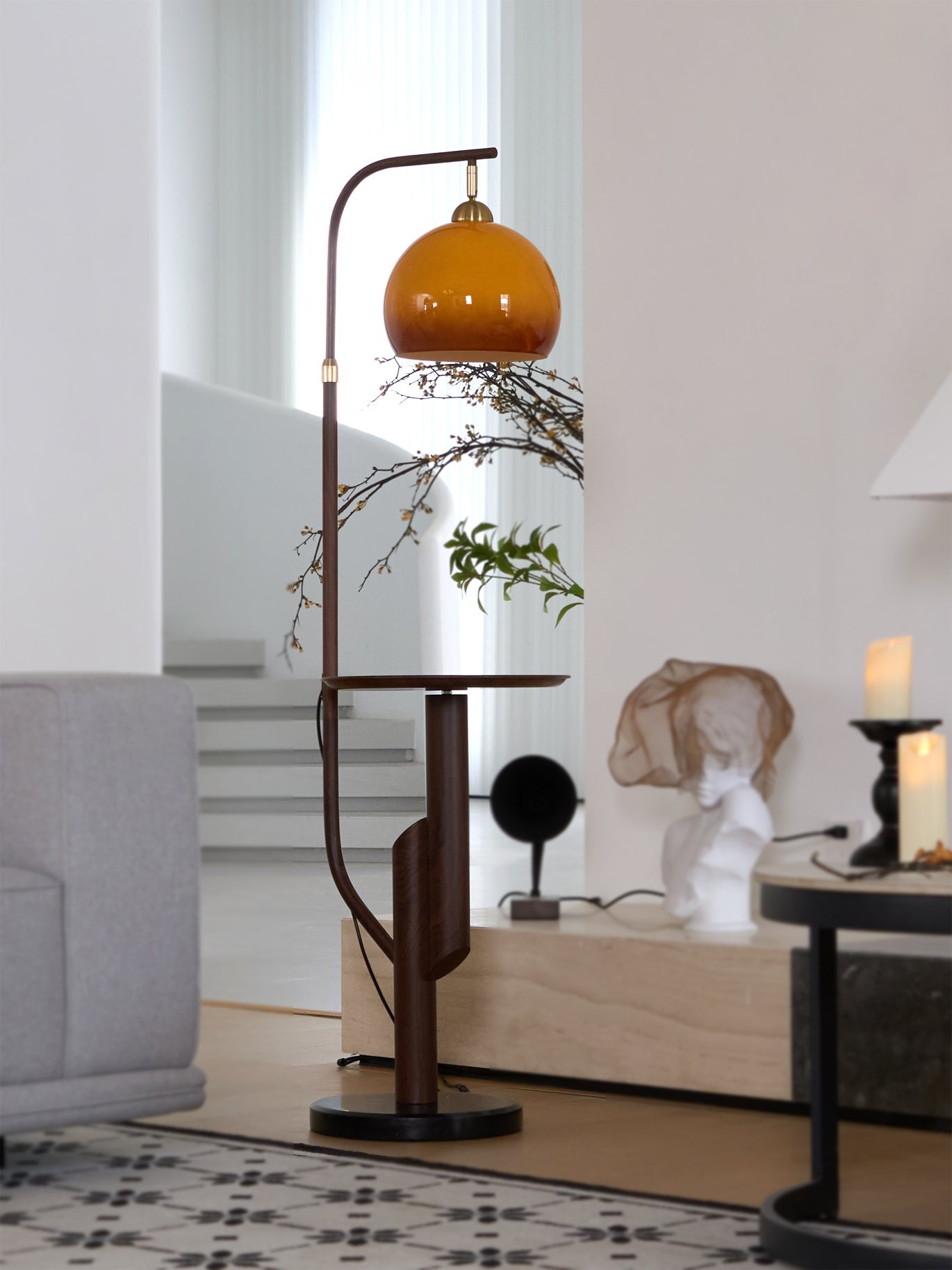 CHARLESTON VINTAGE TRIPOD LANTERN