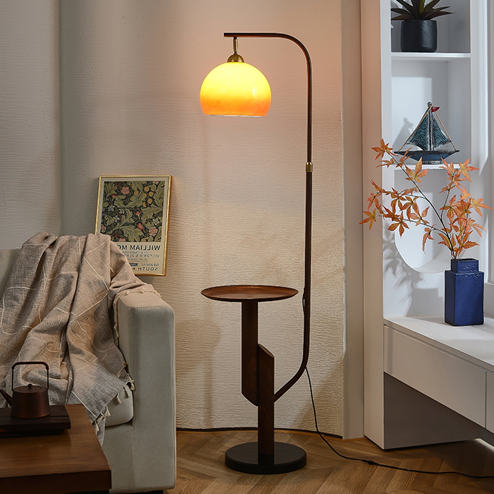 CHARLESTON VINTAGE TRIPOD LANTERN