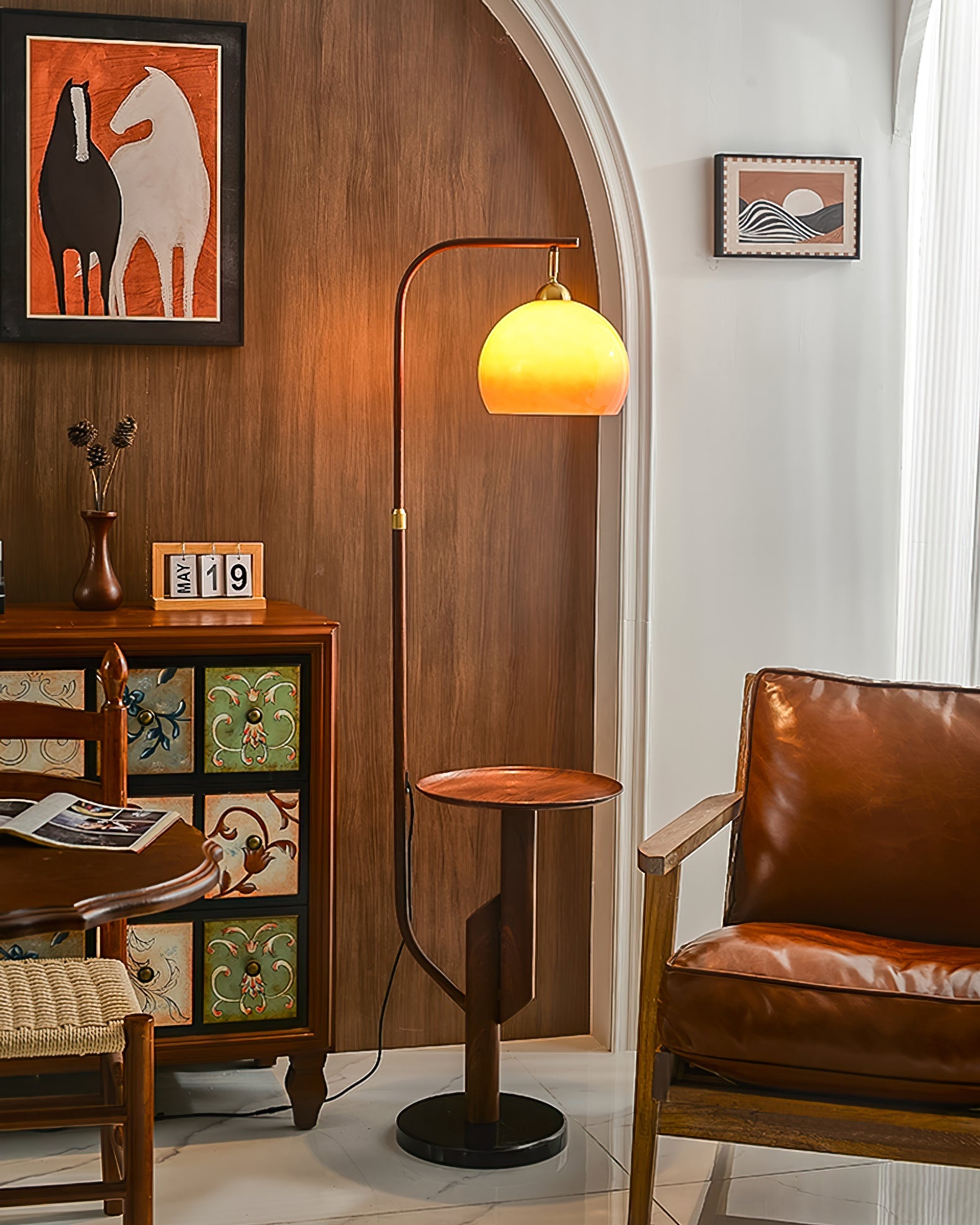CHARLESTON VINTAGE TRIPOD LANTERN