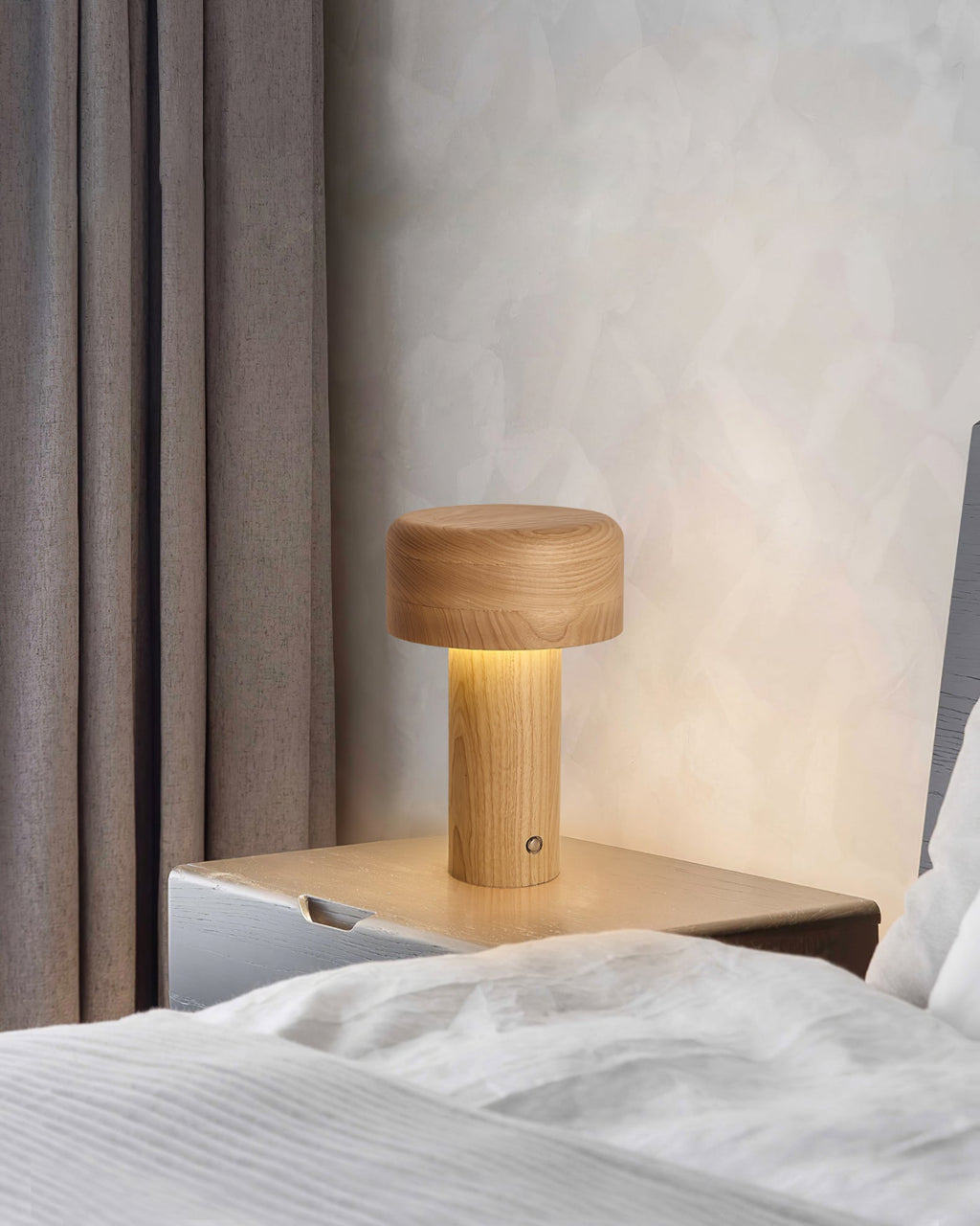 WINDSOR OAK COLUMN LAMP