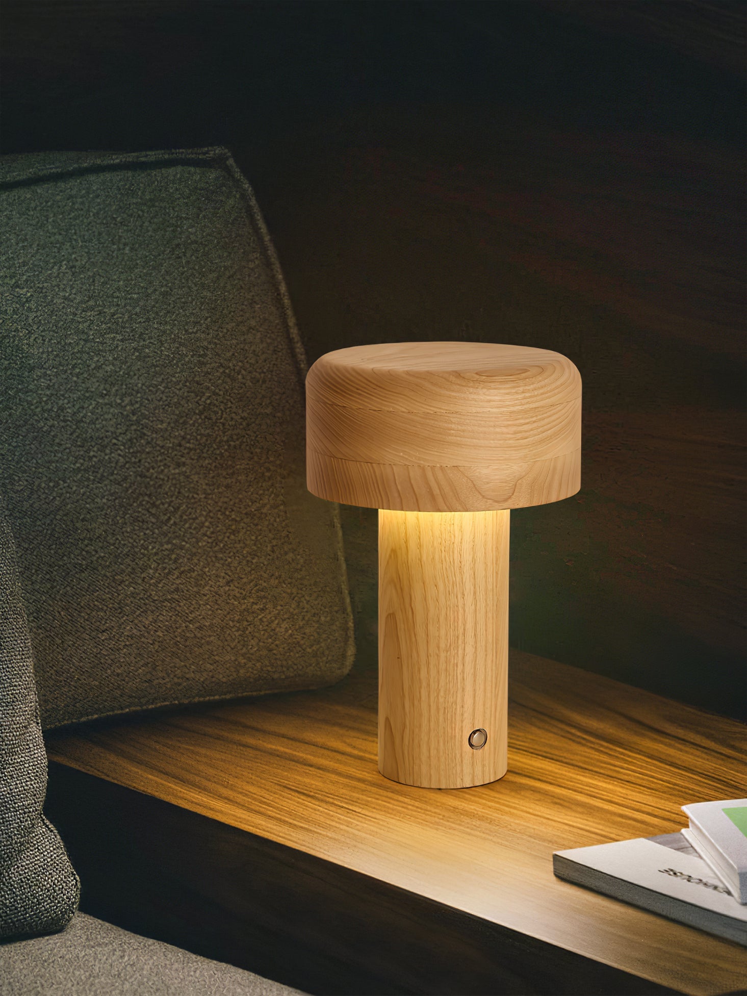 WINDSOR OAK COLUMN LAMP