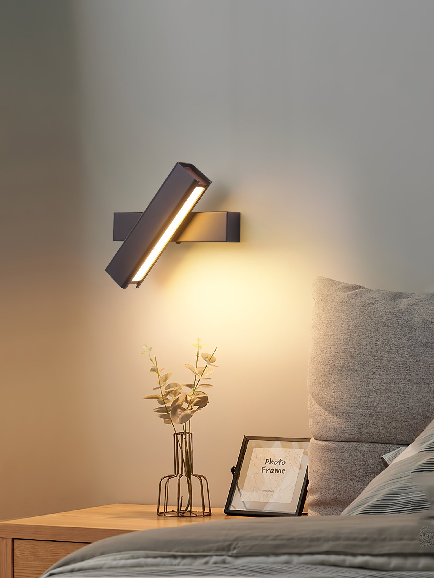 LANGLEY BOUNDLESS BRASS WALL SCONCE