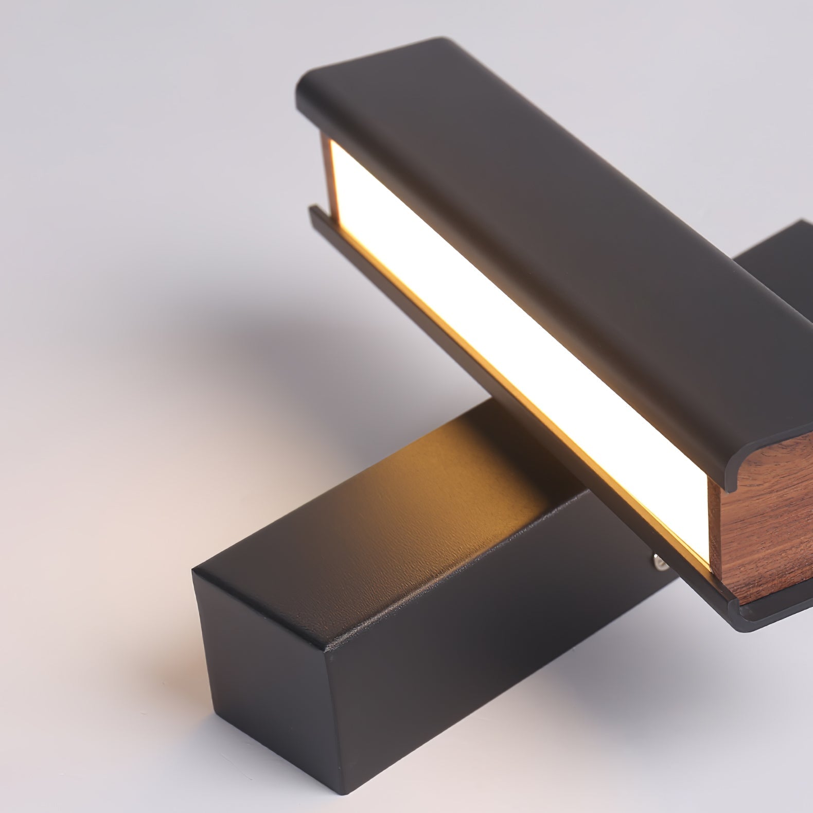 LANGLEY BOUNDLESS BRASS WALL SCONCE