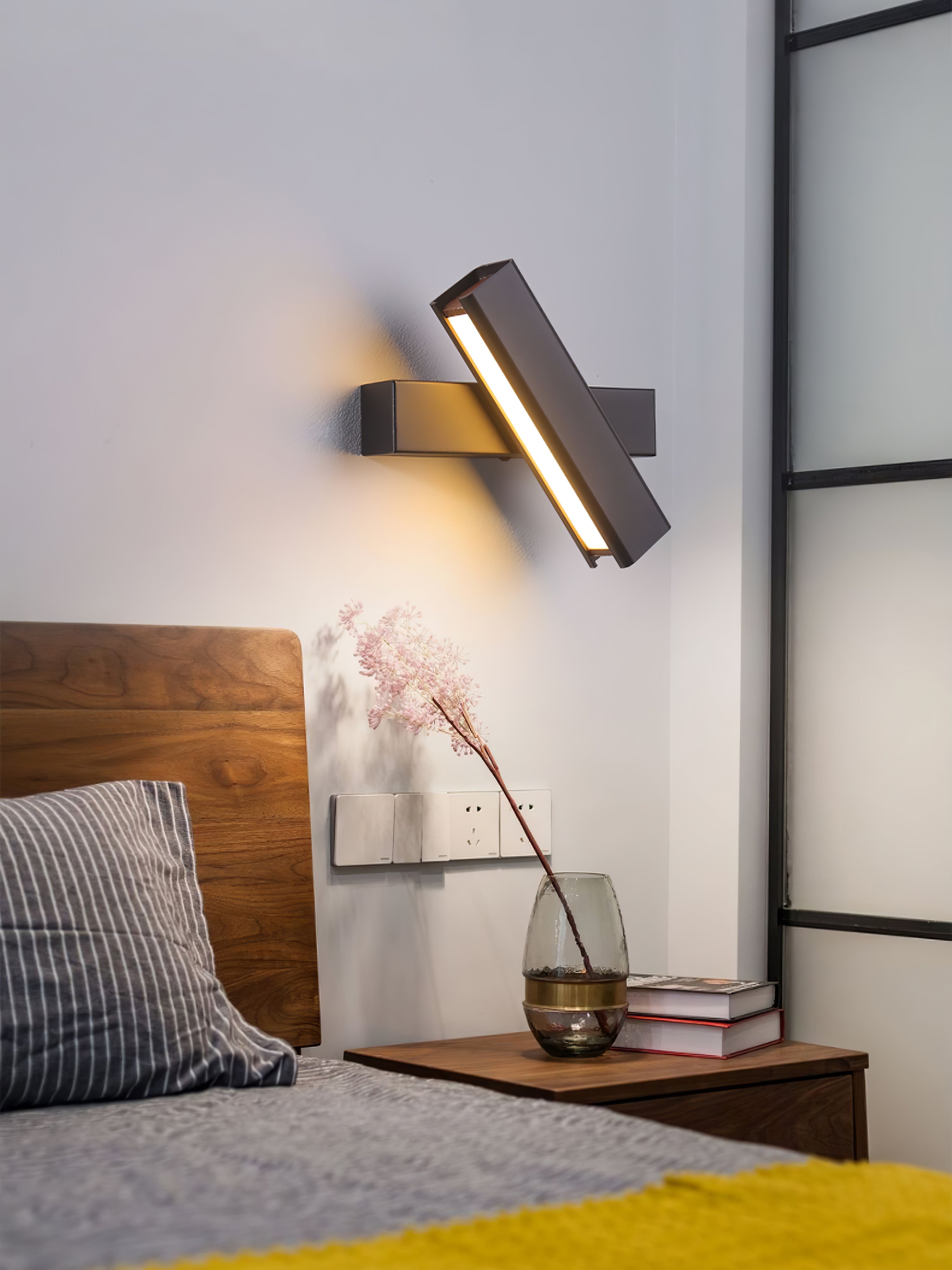 LANGLEY BOUNDLESS BRASS WALL SCONCE
