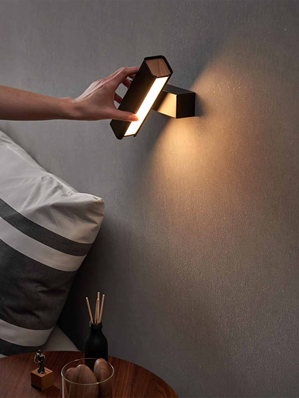 LANGLEY BOUNDLESS BRASS WALL SCONCE