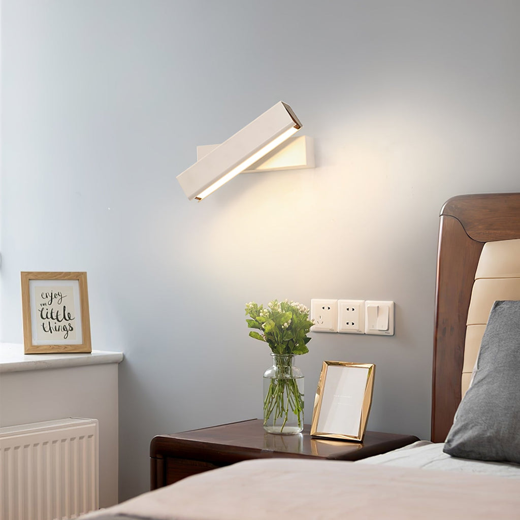 LANGLEY BOUNDLESS BRASS WALL SCONCE