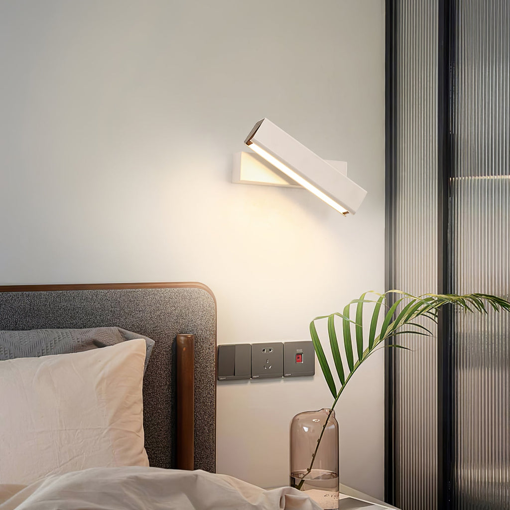 LANGLEY BOUNDLESS BRASS WALL SCONCE