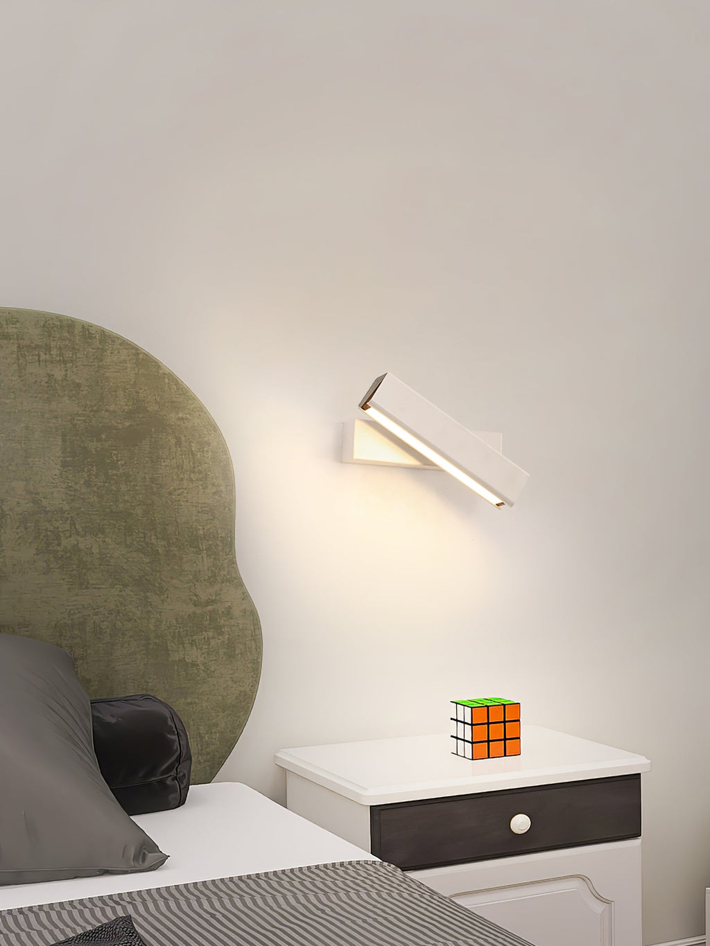 LANGLEY BOUNDLESS BRASS WALL SCONCE