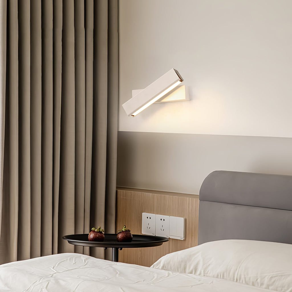 LANGLEY BOUNDLESS BRASS WALL SCONCE