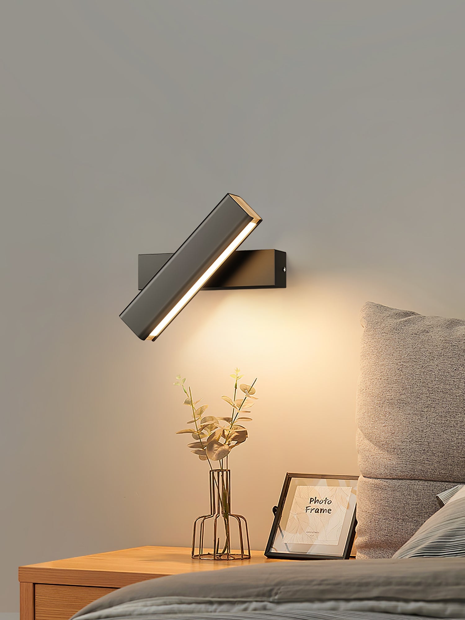 LANGLEY BOUNDLESS BRASS WALL SCONCE