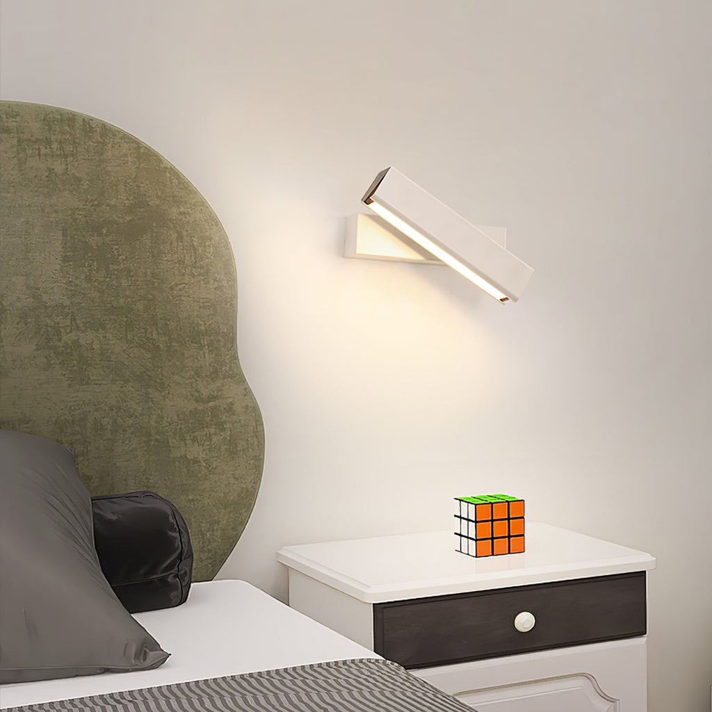 LANGLEY BOUNDLESS BRASS WALL SCONCE