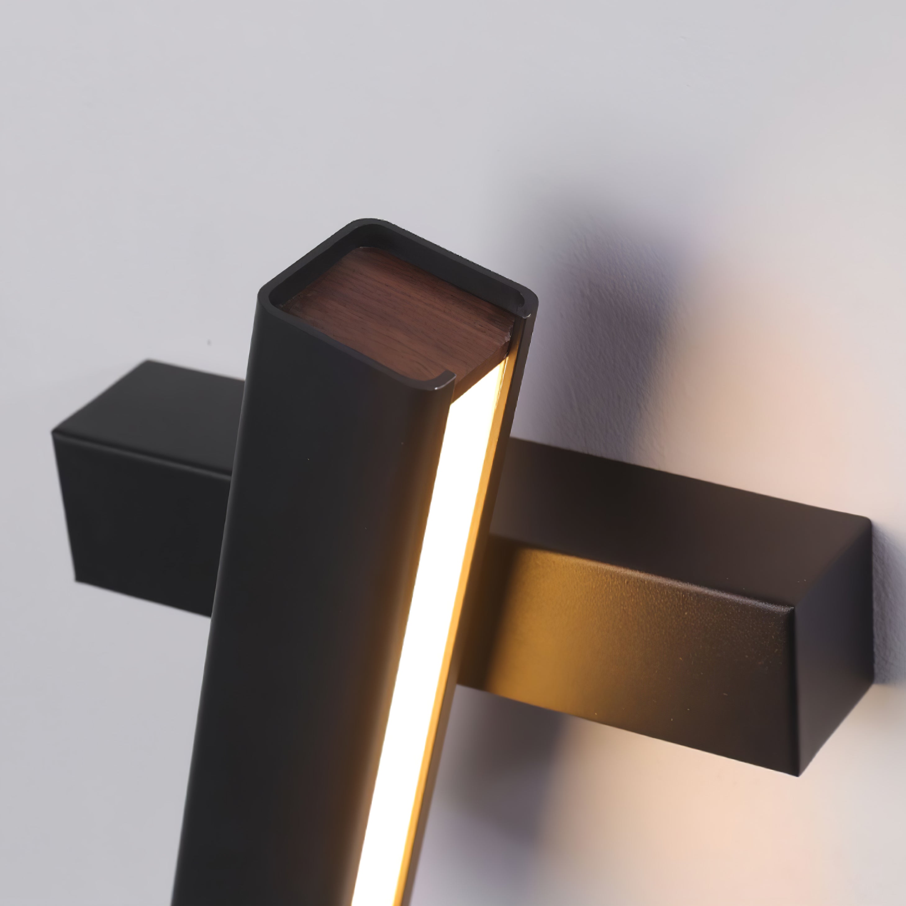 LANGLEY BOUNDLESS BRASS WALL SCONCE