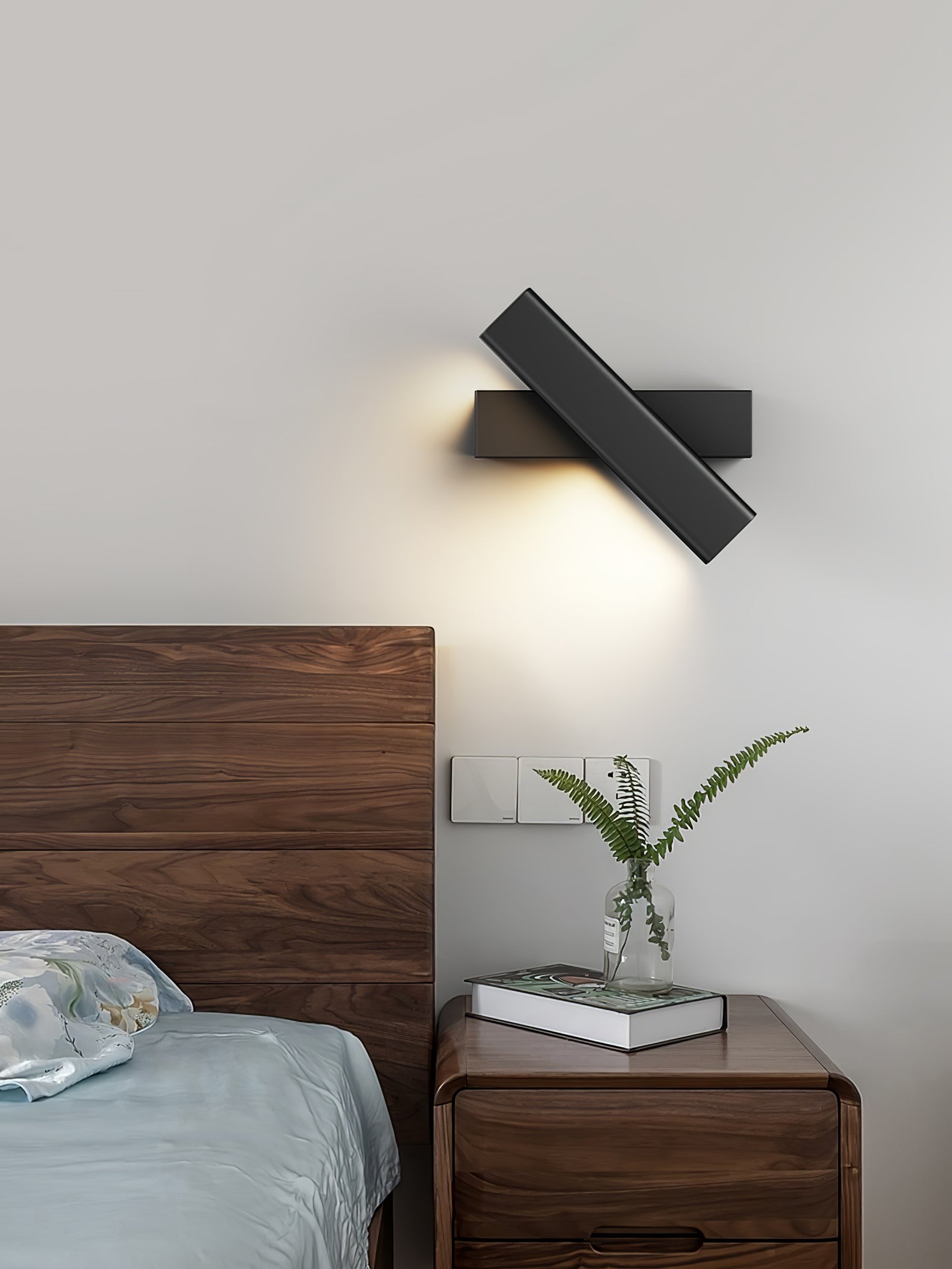 LANGLEY BOUNDLESS BRASS WALL SCONCE