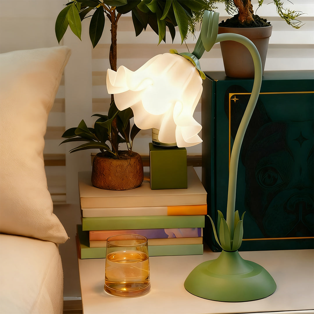 VERDANT AMARYLLIS TWISTED GLASS TABLE LAMP