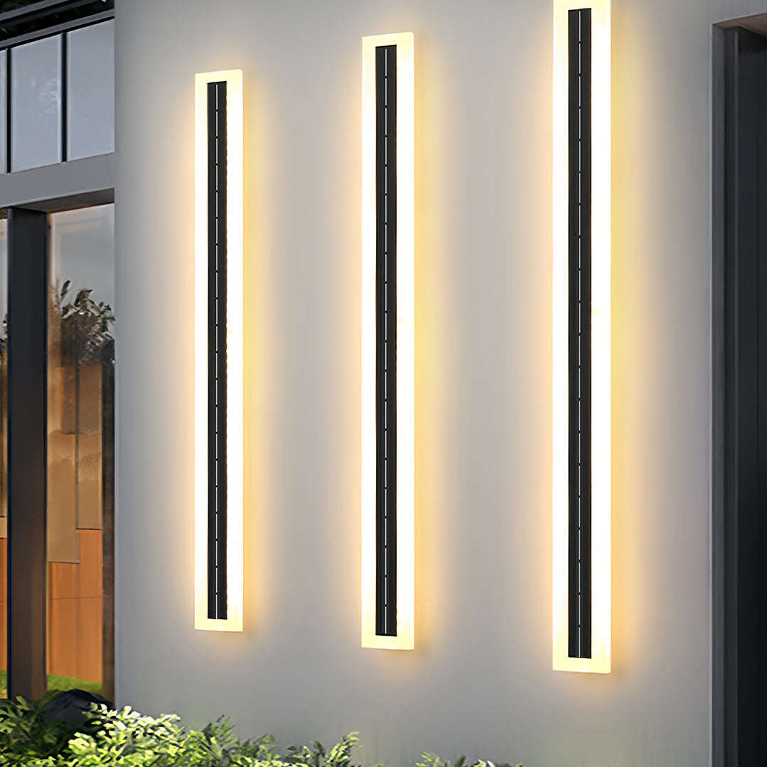 WINCHESTER SOLAR-POWERED OUTDOOR WALL SCONCE