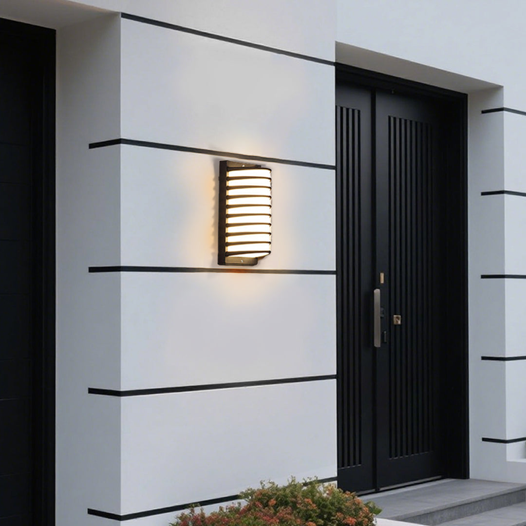 RAVENWOOD WEATHERPROOF OUTDOOR WALL LANTERN