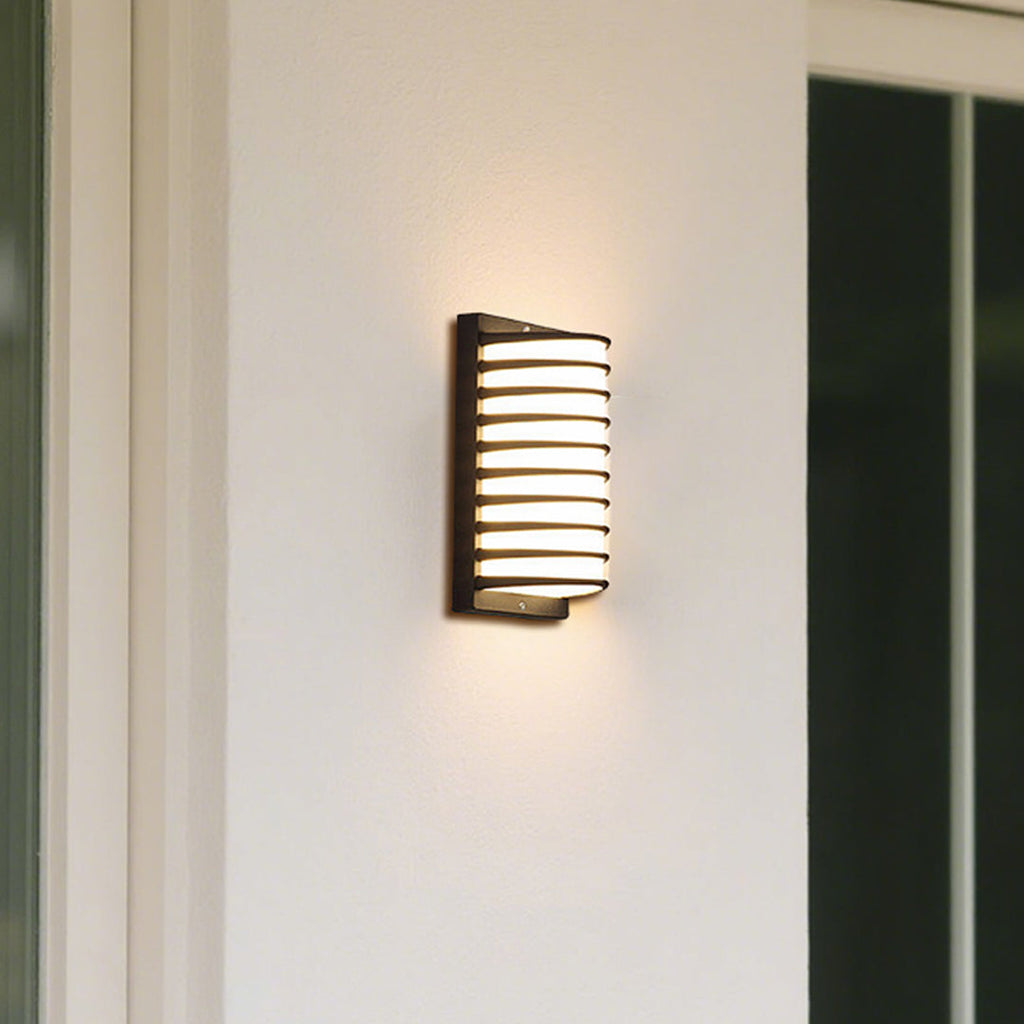 RAVENWOOD WEATHERPROOF OUTDOOR WALL LANTERN