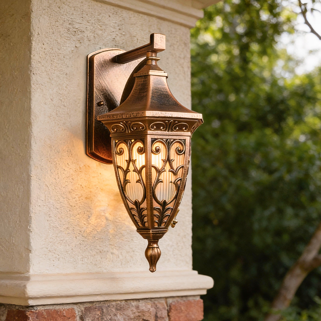 WINTHROP VINTAGE GARDEN WALL LANTERN