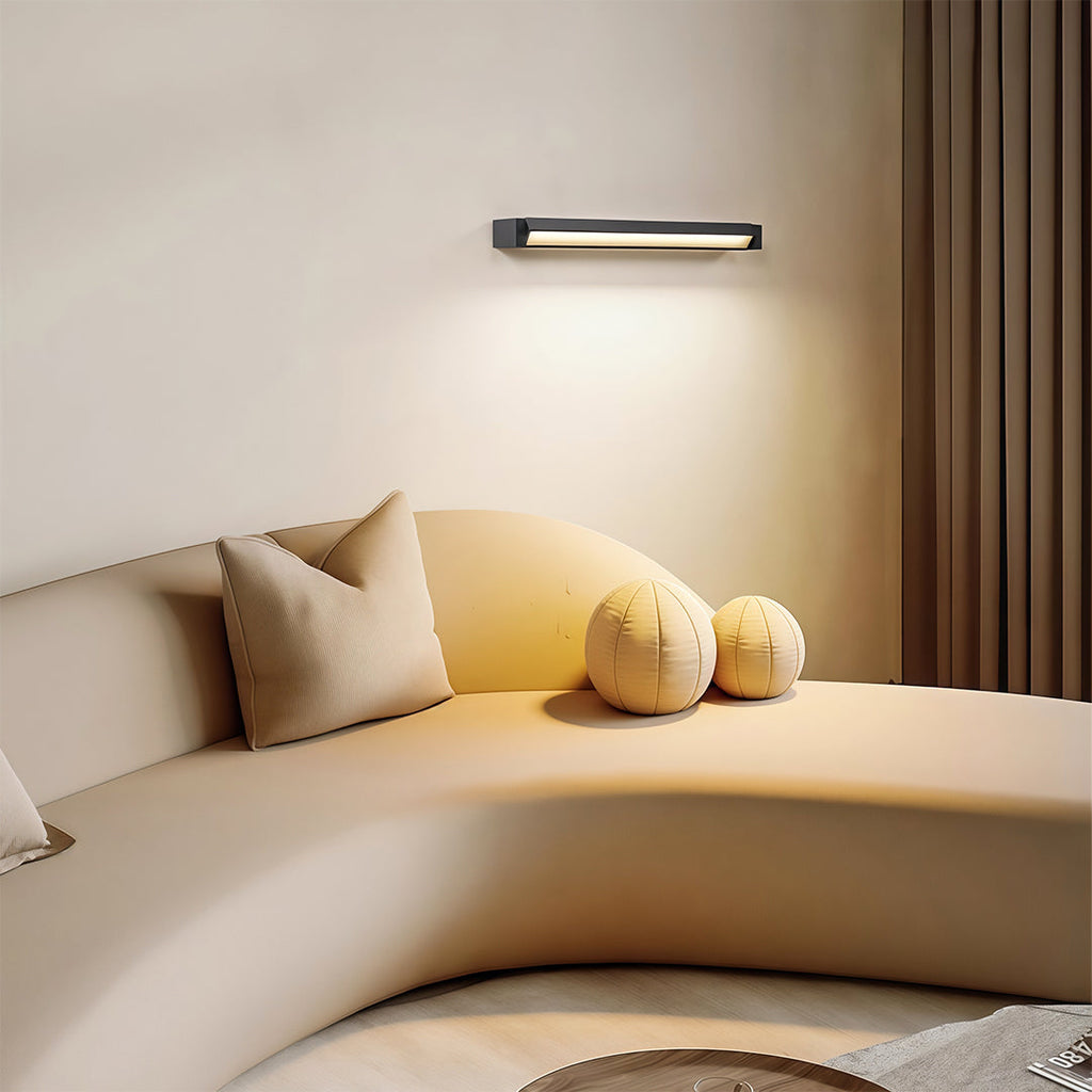 FENWICK ROTARY WALL-MOUNTED LED STRIP LUMINAIRE